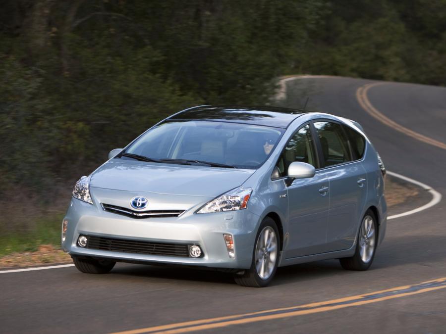  Toyota Prius MPV v 2011 года  (фото 25 из 30)